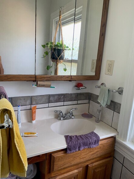 Building Photo - 75 Centre St