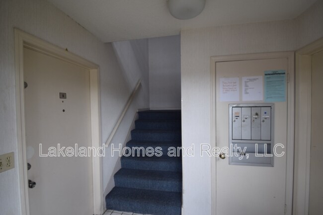 Building Photo - 1920 E Edgewood Dr