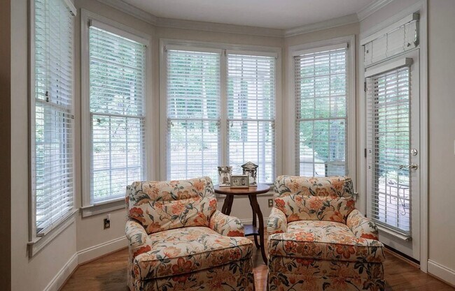 Building Photo - Luxury Waterfront Rental in Gated Montebello Community