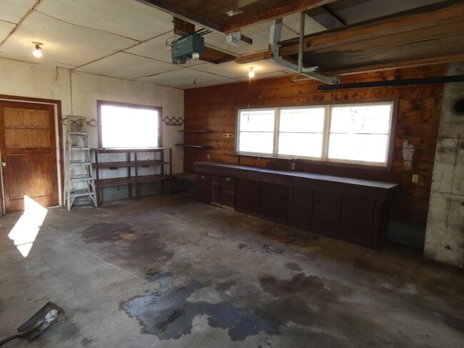 Building Photo - 822 E Seventh - Central Charmer