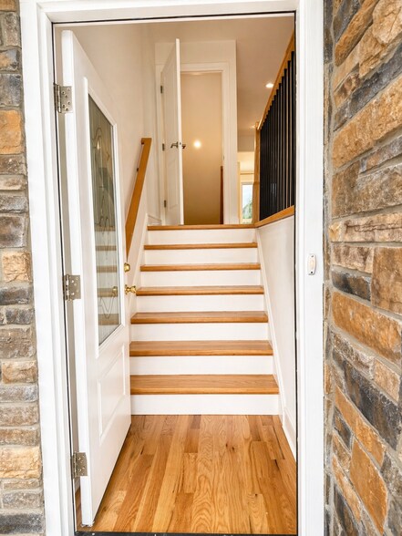 Building Photo - 374 Semel Ave