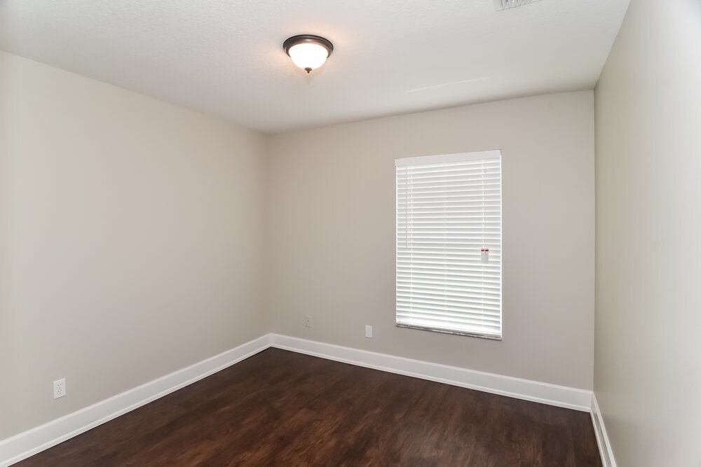 Building Photo - 2025 Donegan Pl