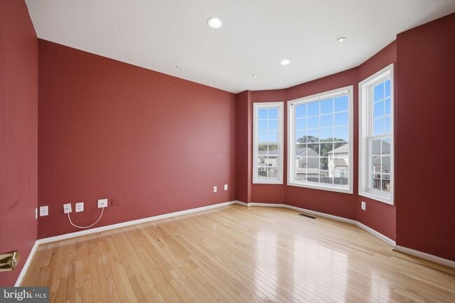 Building Photo - 20 Pinehurst Ln