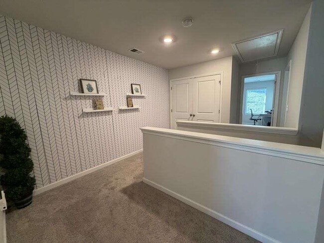 Building Photo - 7565 Knoll Hollow Rd