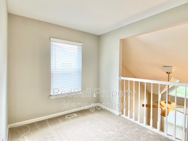 Building Photo - 469 Crosland Ct