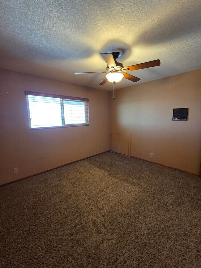 Building Photo - One of Kind 3 bed/2.5 bath home with 3 car attached garage located in BHC.