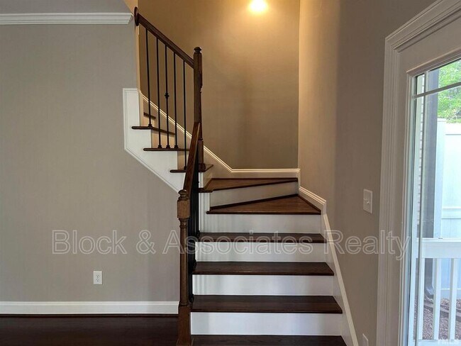 Building Photo - 555 Mariah Towns Way