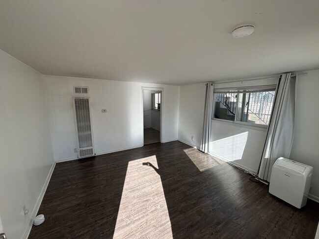 Building Photo - 517 N 900 W