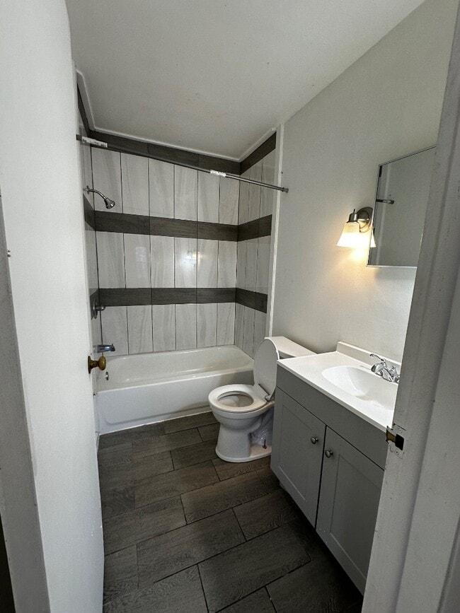 Building Photo - 1652 Stanley St