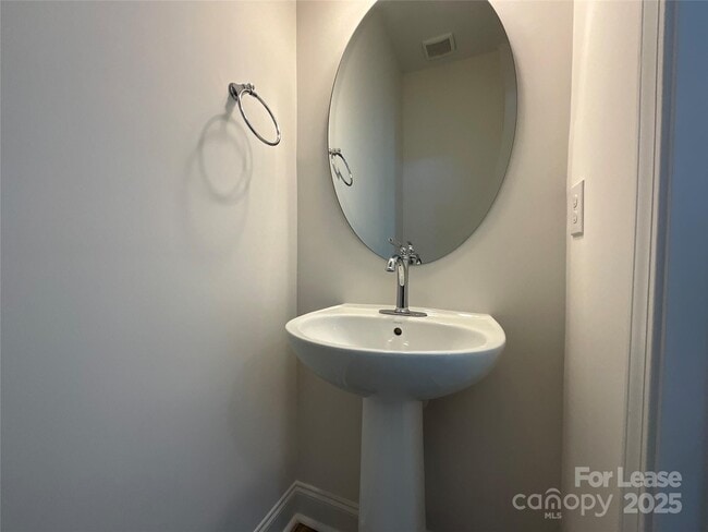 Building Photo - 15340 Ballancroft Pkwy