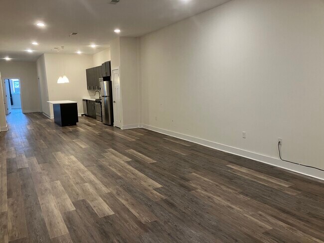 Building Photo - 420 Gaskill St