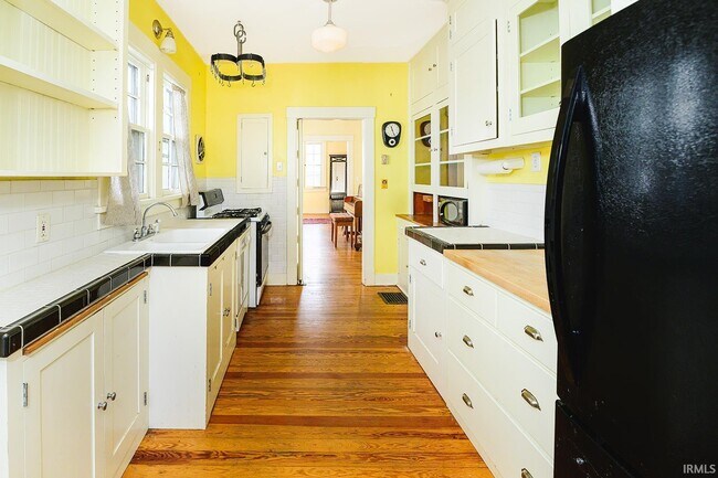 Building Photo - 720 S Park Ave