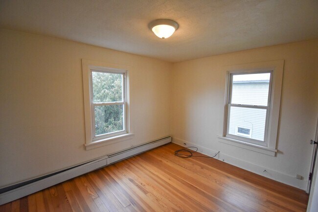 Building Photo - Spacious Three Bedroom House in Mill Hall!