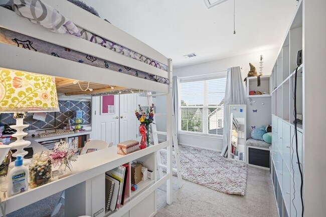 Building Photo - Spacious Home in a Great Leesburg Location
