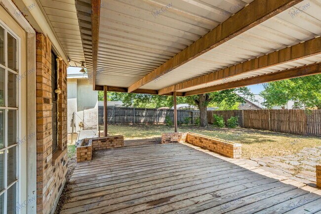 Building Photo - 5117 Bahama Dr