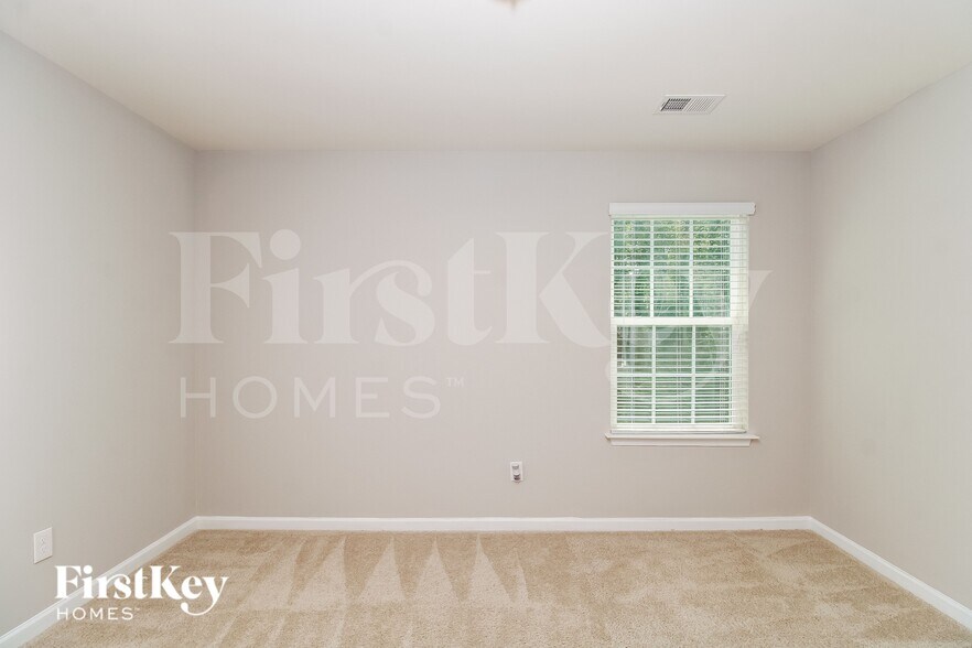 Building Photo - 227 Sawyer Ln