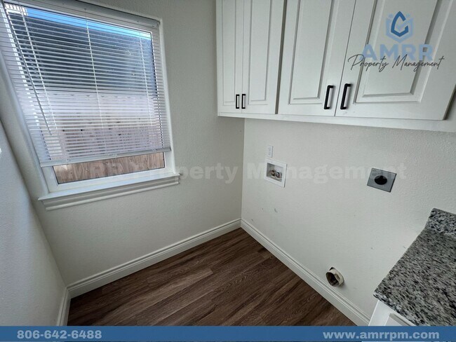 Building Photo - Easy Living with AMRR: Beautiful 4-Bedroom Home Near HEB