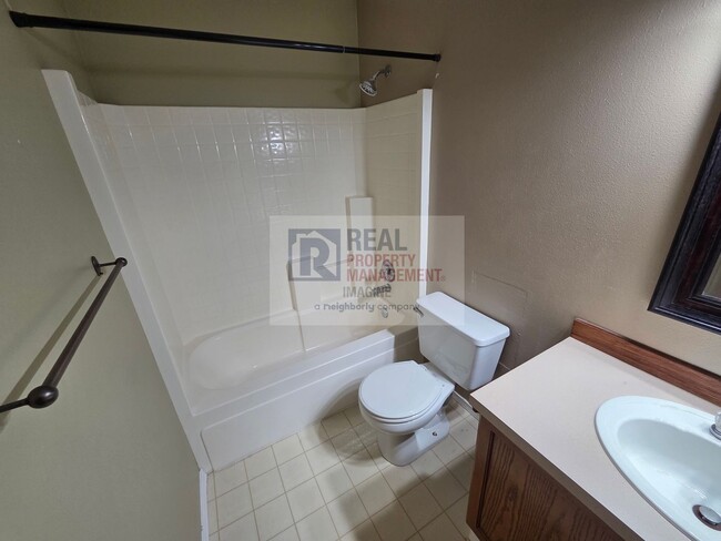 Building Photo - Check out this wonderful 3.0 bedroom, 2.0 ...