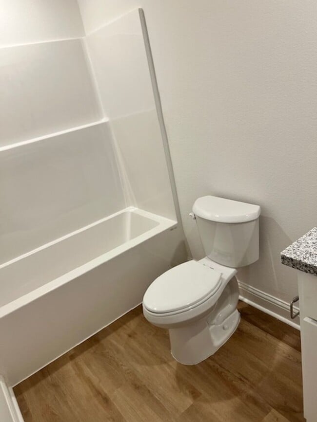 Building Photo - Brand new rental