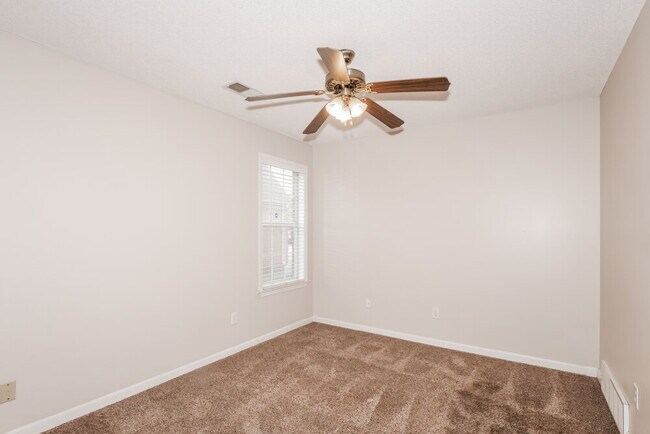 Building Photo - 10255 Green Moss Dr S