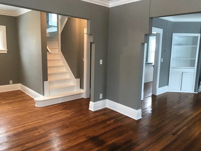 Building Photo - Recently remodeled 4 bedroom house in St P...