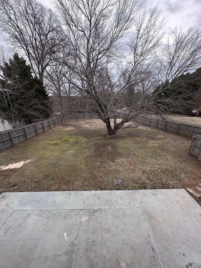 Building Photo - 638 Oakland Dr