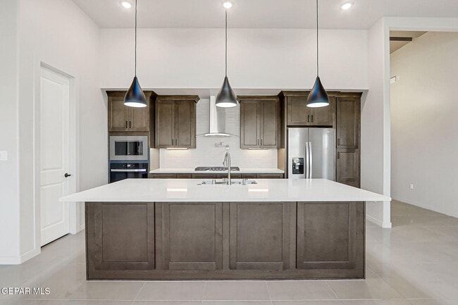 Building Photo - 828 Eltham Dr