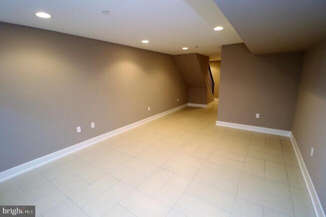 Building Photo - 1816 Latona St