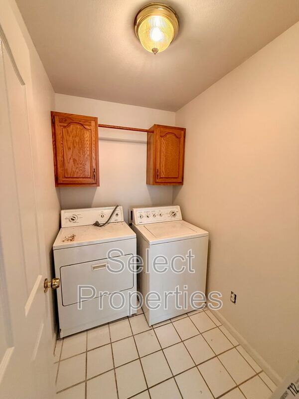 Building Photo - 3108 Maplewood Terrace