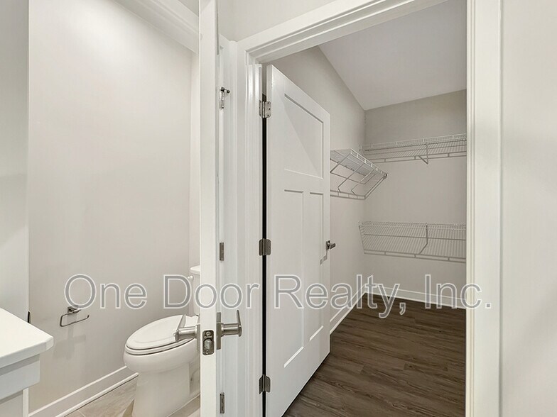 Building Photo - 105 Ironsmith Wy