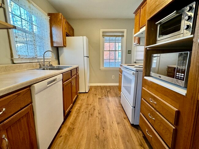 Building Photo - 479 Stratford Dr