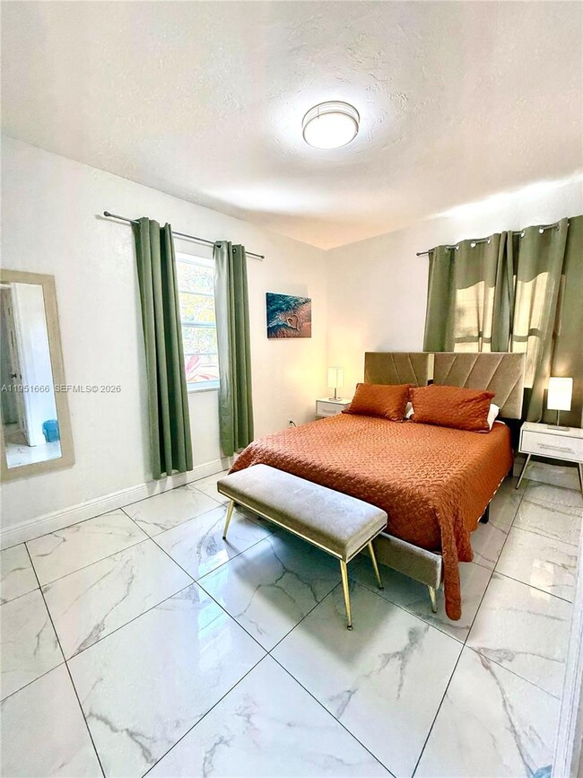 Building Photo - 133 SW 22nd Ave