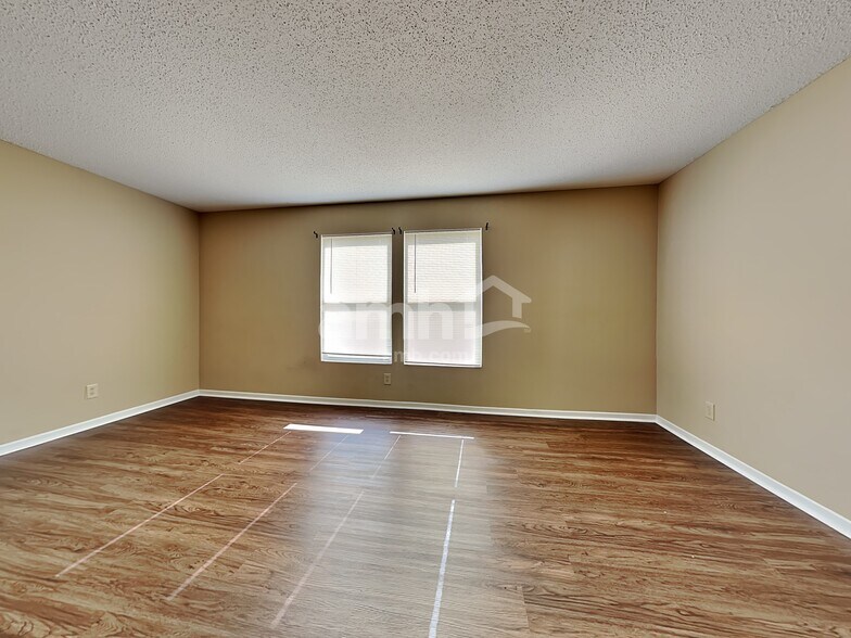 Building Photo - 1701 Blue Grass Pky