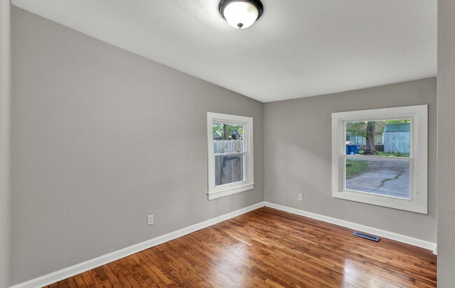 Building Photo - 333 Elm St