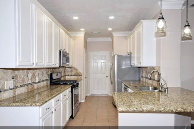 Building Photo - 25274 Finchgrove Ln