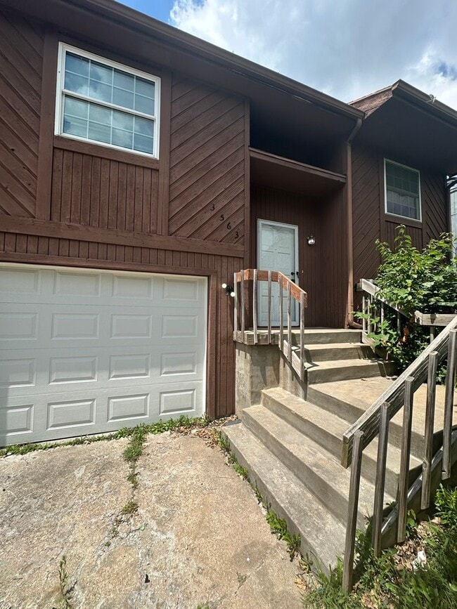 Building Photo - ***Available Immediately***Remodeled 3 Bed...