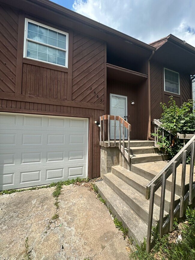Primary Photo - ***Available Immediately***Remodeled 3 Bed...
