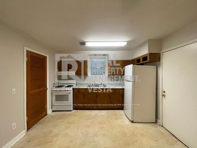 Building Photo - 3163 Highpoint Dr