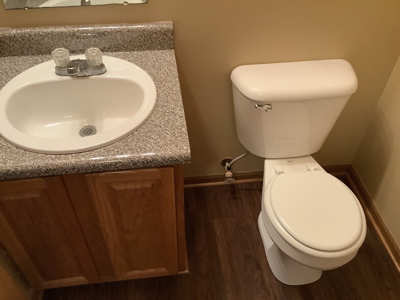 Building Photo - 452 Crestmoore Dr