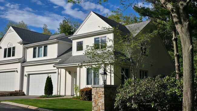 Building Photo - 900 W Roxbury Pkwy