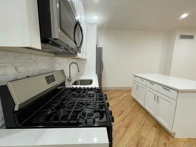 Building Photo - 282 E 38th St