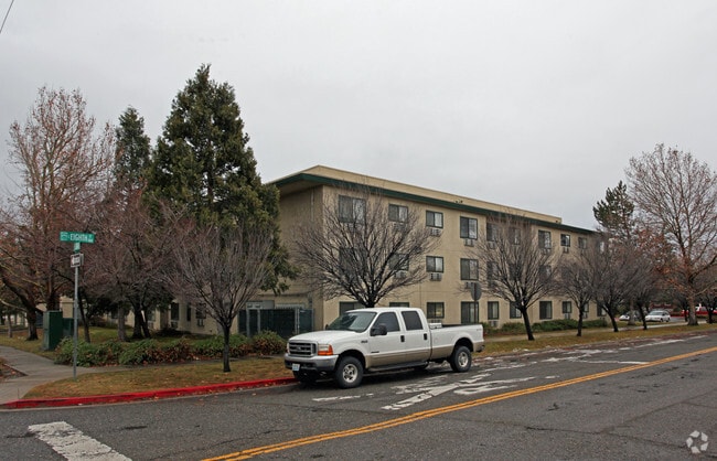 Primary Photo - Metropolitan Gardens Apartments