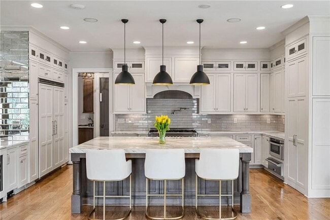 Building Photo - 5265 Peachtree Dunwoody Rd NE