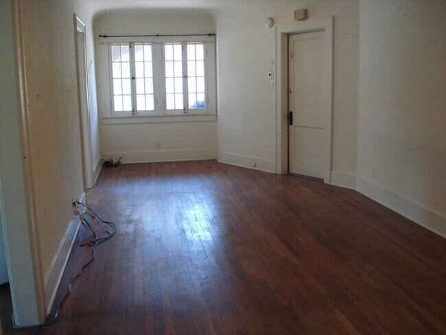 Building Photo - 206 Arno St NE