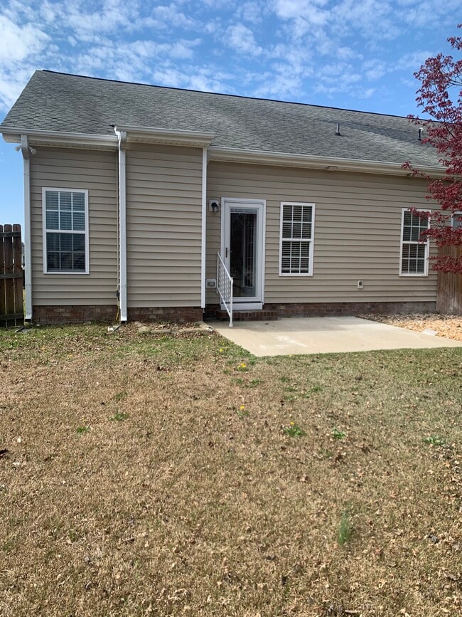Building Photo - 1401 Oak Ridge Ct