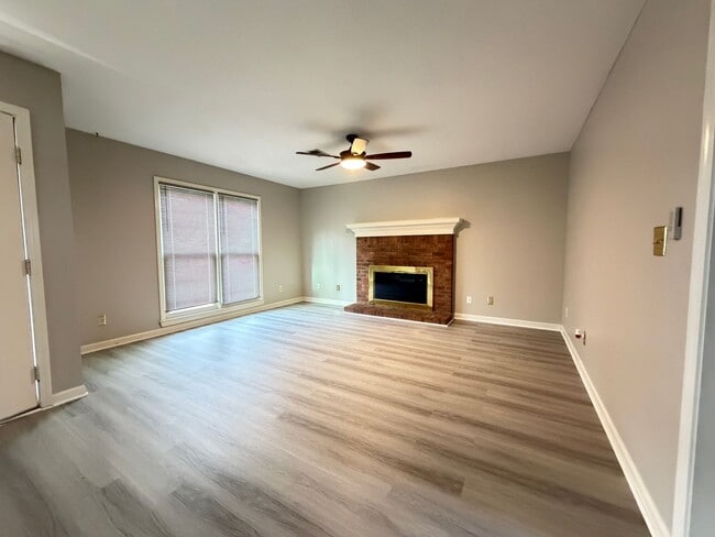 Building Photo - Prime location for a perfect 3 bed and 1.5 bath home!