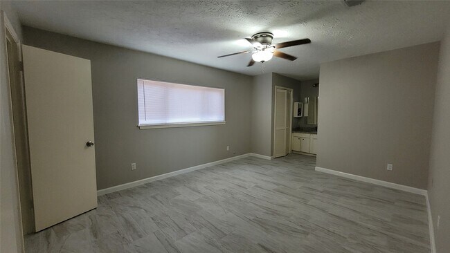 Building Photo - 16818 Dutch Ridge Dr