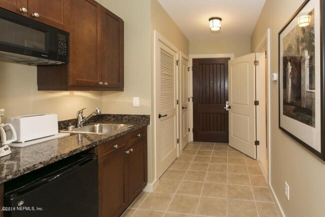 Building Photo - 965 Registry Blvd