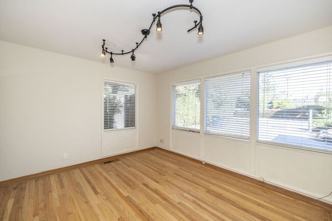 Building Photo - Spacious 3 Bed, 2.5 Bath Home in Quiet Neighborhood w/ AC + Pool!