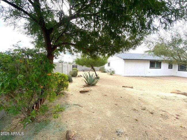 Building Photo - 4417 S Newberry Rd
